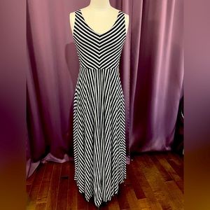 Maxi dress. Black and grey.
